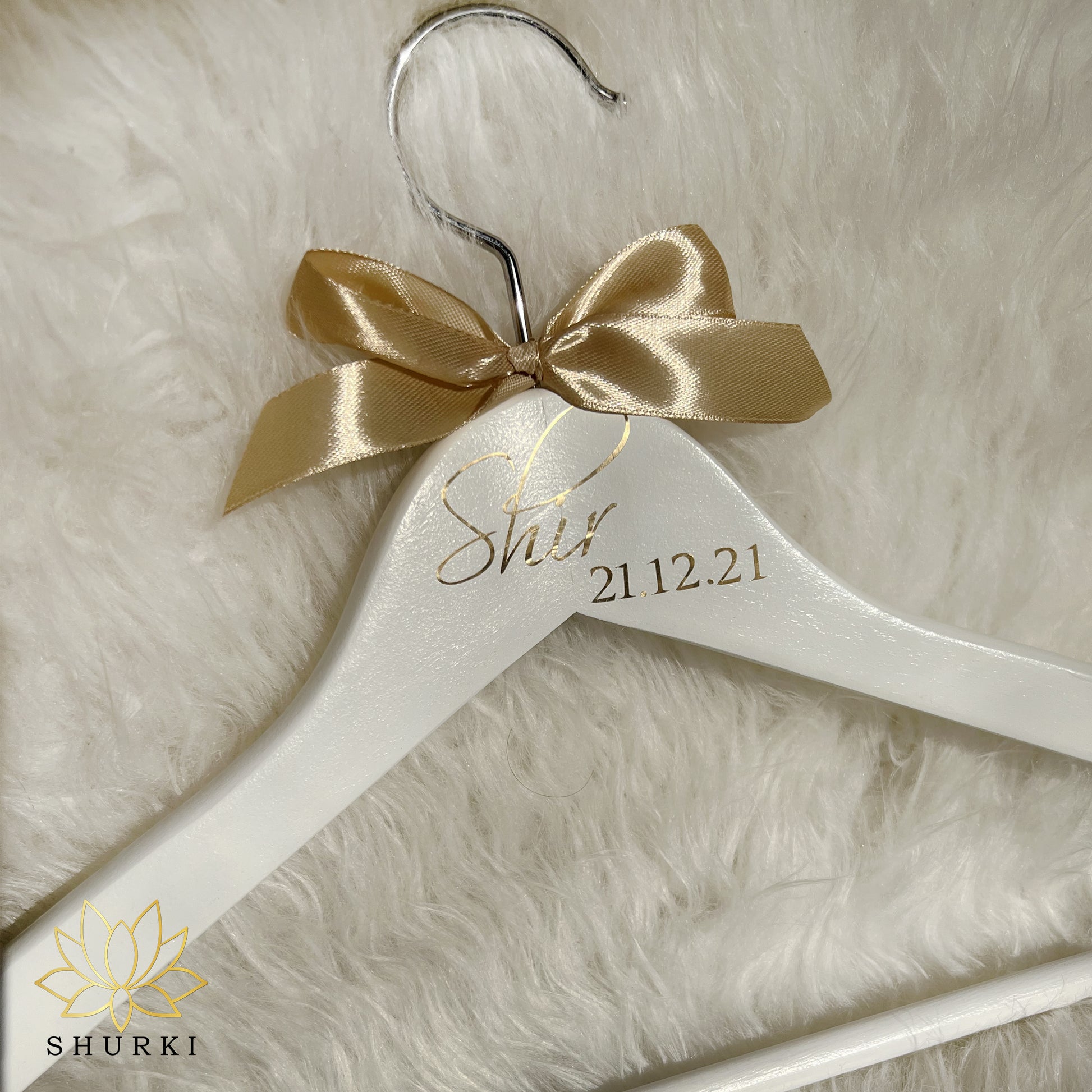 קולב ממותג - SHURKI Gift Box